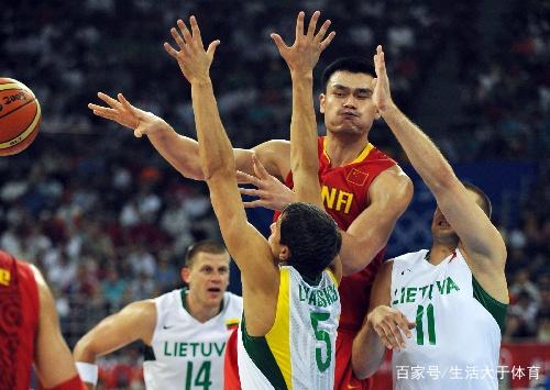 同一天绝代双骄各进一球！以下是媒体对C罗和梅西的...（C罗与梅西同日各入一球：媒体综述）