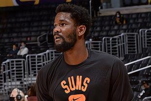 体坛联播｜斯洛特首度公开回应萨拉赫，曼联4比1大胜狼队（体坛速递｜斯洛特首次回应萨拉赫，曼联4比1击败狼队）