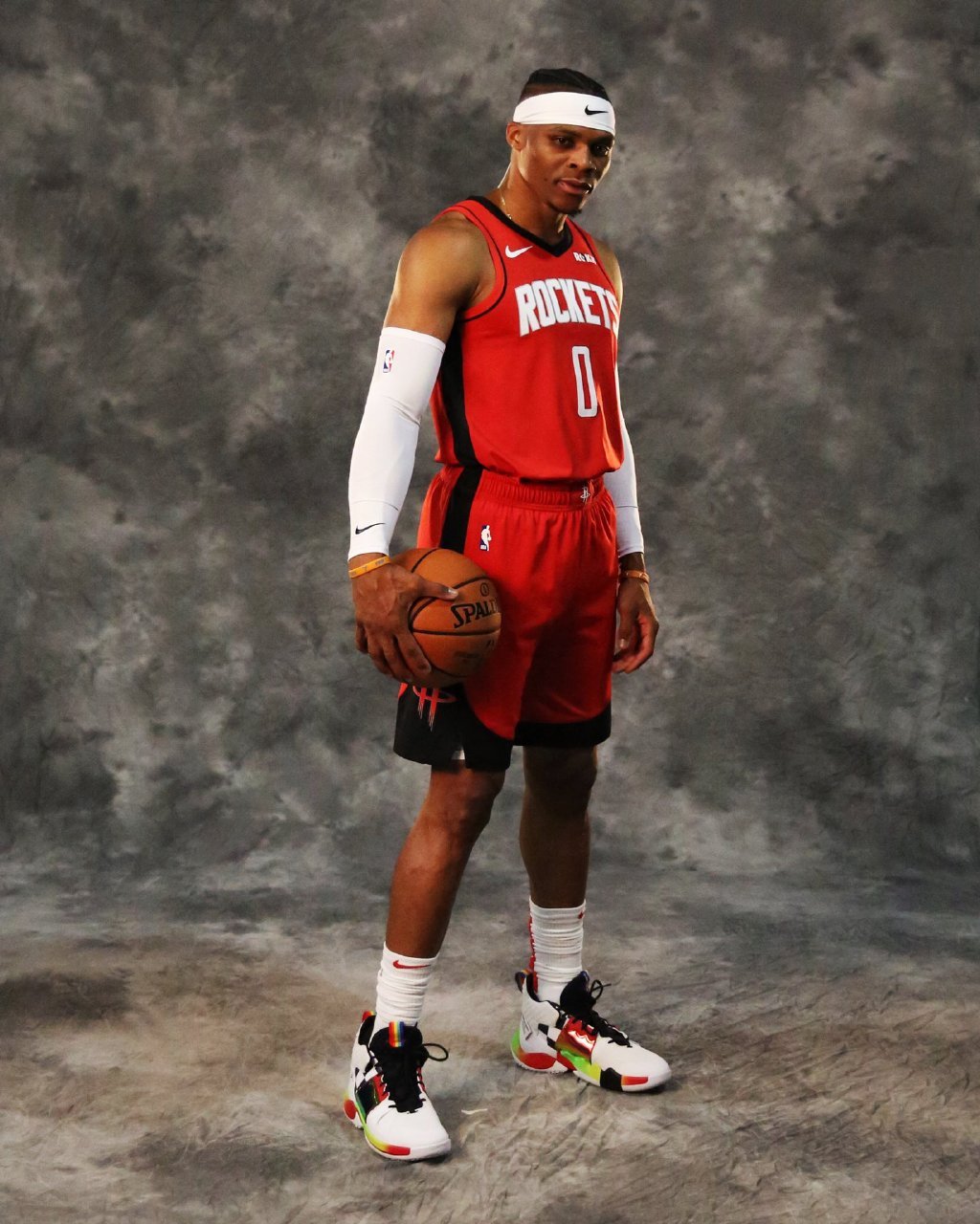 阿隆索帅位最新动态：皇马主帅在迎战毕尔巴鄂前面临极其困难局面（阿隆索执教前景更新：皇马主帅战毕尔巴鄂前遭遇严峻考验）