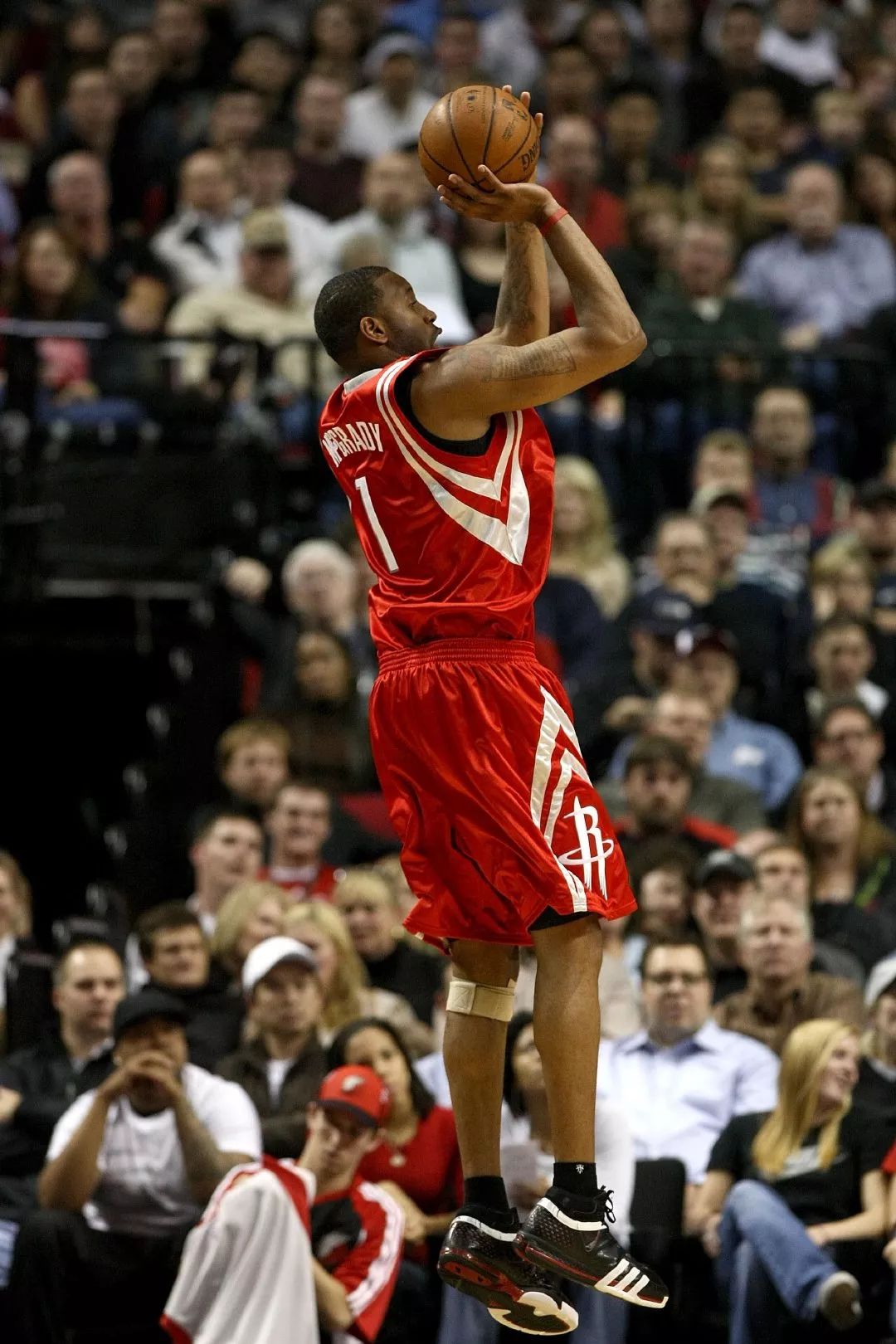 意甲战报：博纳佐利点射萨纳布里亚建功，克雷莫纳2-0莱切（意甲赛况：博纳佐利点球命中、萨纳布里亚破门，克雷莫纳2-0力克莱切）