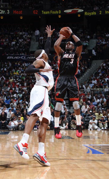 媒体人：山东泰山新赛季教练配置计划是韩鹏+外籍助教（媒体称山东泰山新季教练班底拟为韩鹏搭配外籍助教）