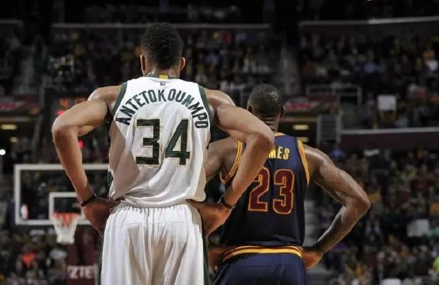 连续20场联赛进球2+，拜仁追平自己保持的德甲历史纪录（拜仁联赛连20场至少进2球，追平其保持的德甲历史纪录）